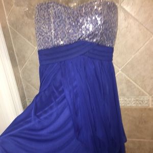 Hi/low sz 3 navy blue w/silver sequined strapless